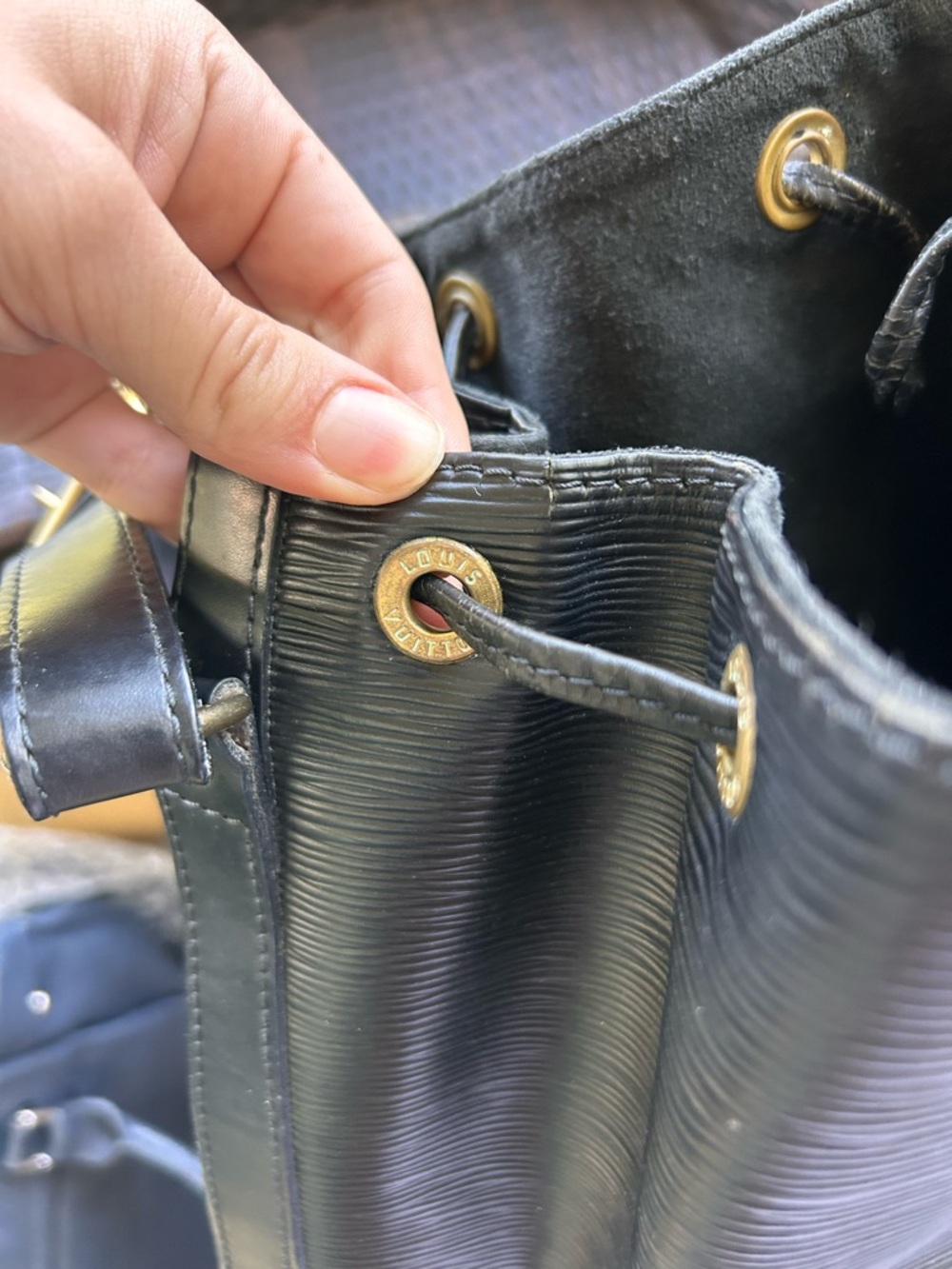 Louis Vuitton Black Epi Leather Drawstring Shoulder Bag - Picture 7 of 16